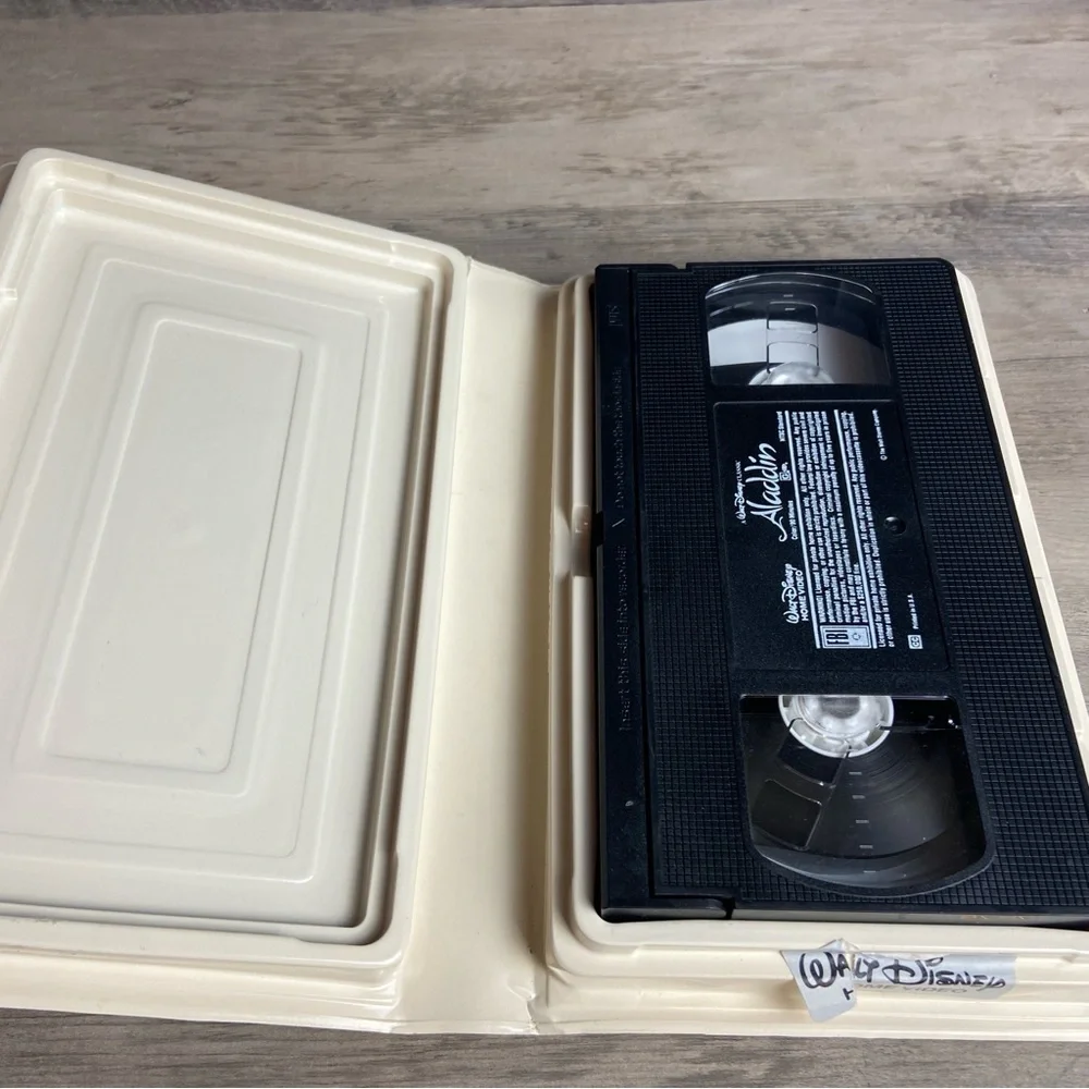 Disney’s Aladdin VHS Video Tape Black Diamond‎ Classic Movie Clamshell Case